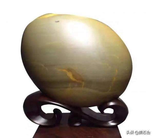 2018年,4塊小石頭湊成春夏秋冬,再加一隻鳥賣了73萬元 2018年,4塊小石頭湊成春夏秋冬,再加一隻鳥賣了73萬元