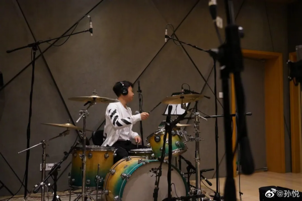 曾經一首《北京歡迎你》，看幾十位明星浮沉