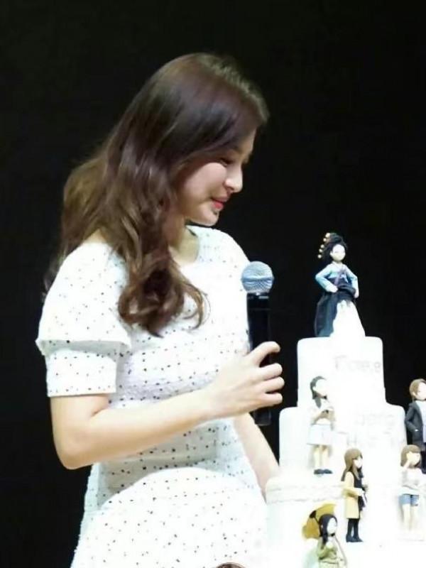 宋慧喬真是小個子穿搭“標杆”，穿波點連衣裙甜美溫柔，高階優雅