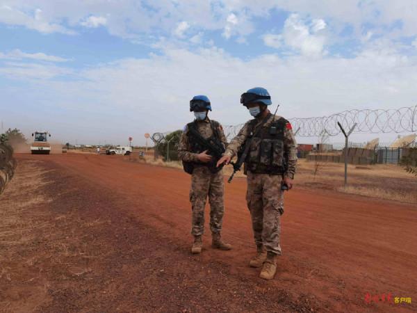 我第九批赴馬裡維和工兵分隊完成加奧超營主幹道修整任務