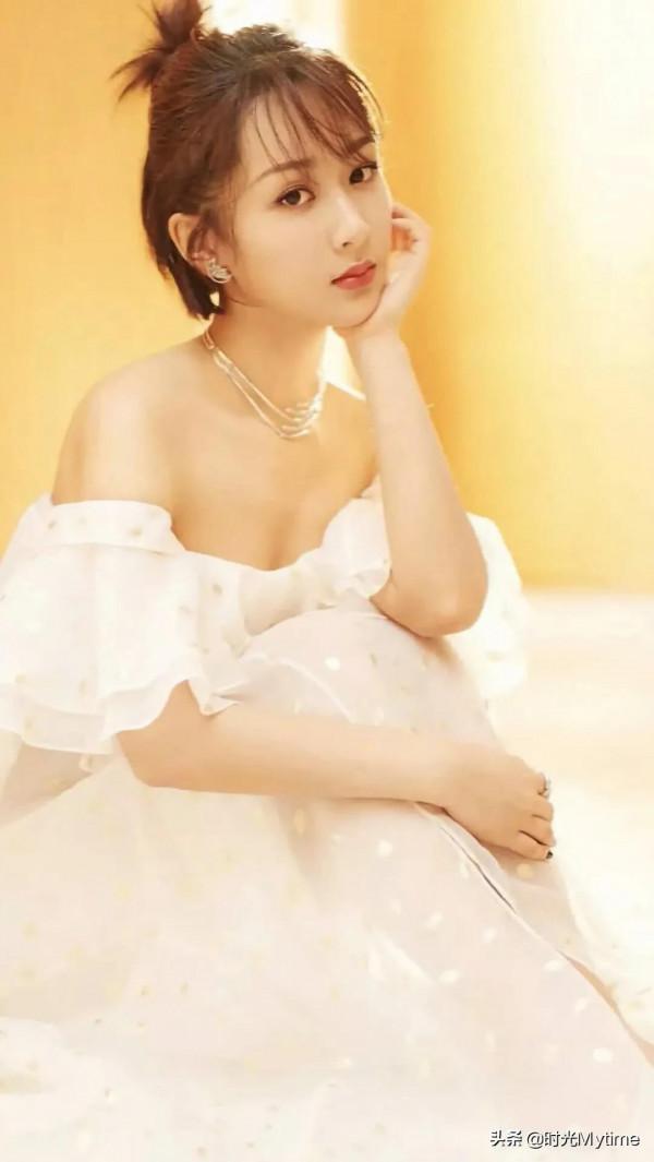 明星桌布：楊紫，挺好看的呀，為什麼宋丹丹說長的醜呢？