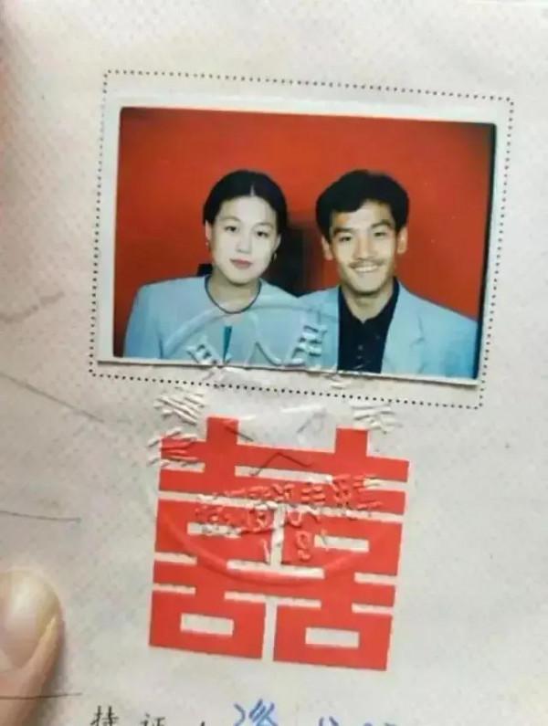 &OpenCurlyDoubleQuote;媽，你當初是怎麼看上我爸的？&rdquo;網友曬父母結婚照，讓人笑劈了