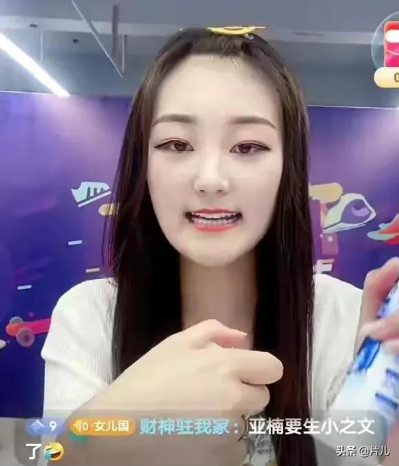 大衣哥兒媳曬旗袍照，被贊嬌豔動人，引發網友圍觀