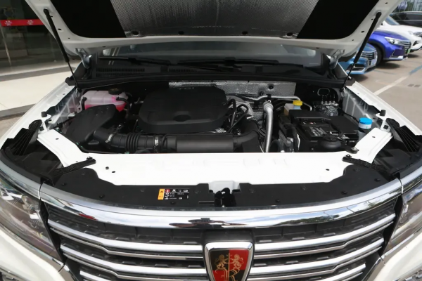 車長近5米，軸距2850mm，配2.0T發動機，榮威RX8表現如何