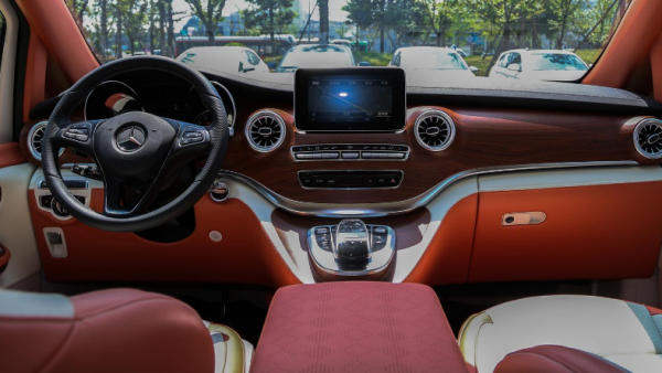 酷炫的外觀+豪華座艙，體驗傲旋V-Class大白鯊的獨特魅力