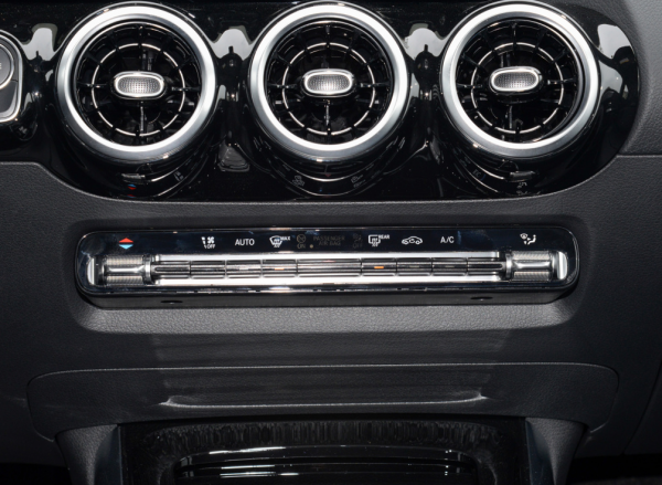 賓士GLA降至18.17萬元起,1.3T四缸發動機,標配主動剎車 賓士GLA降至18.17萬元起,1.3T四缸發動機,標配主動剎車