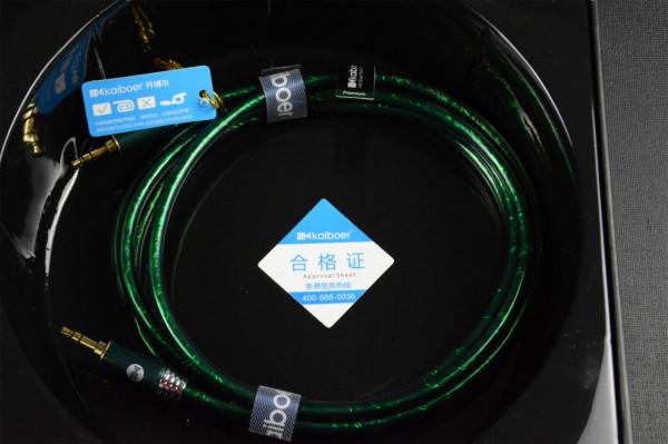 配樂播放者選用的發燒級鍍銀音訊線，一根用到底，省錢又省力