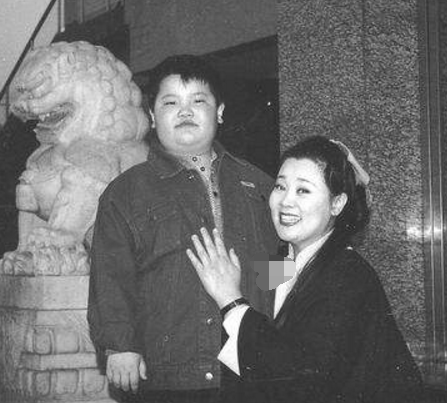 方青卓:奪趙本山熒幕初吻,偷戶口本二婚嫁給沈小萌,如今怎樣了 方青卓:奪趙本山熒幕初吻,偷戶口本二婚嫁給沈小萌,如今怎樣了