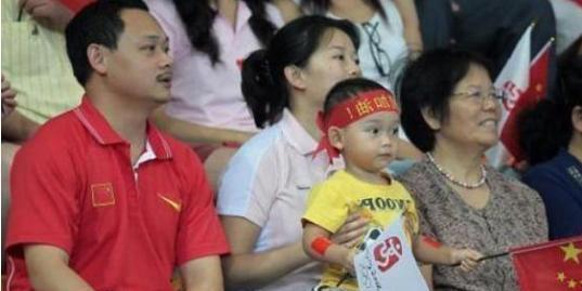 世界舉重冠軍佔旭剛：19歲進入國家隊，2004年退役後娶空姐為妻