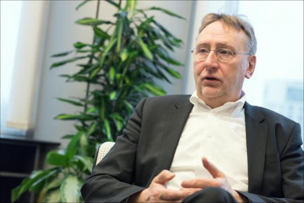 法國一鬧，歐盟果然站隊了：歐澳自貿協定談判將推遲