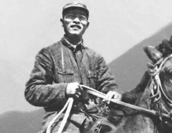 謝文東被活捉後，向譚友林跪地求饒：只要不殺，我幫你們餵豬都行