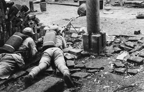 1944年“猛張飛”接到突圍命令，沉默一會後：不，我還有60發子彈