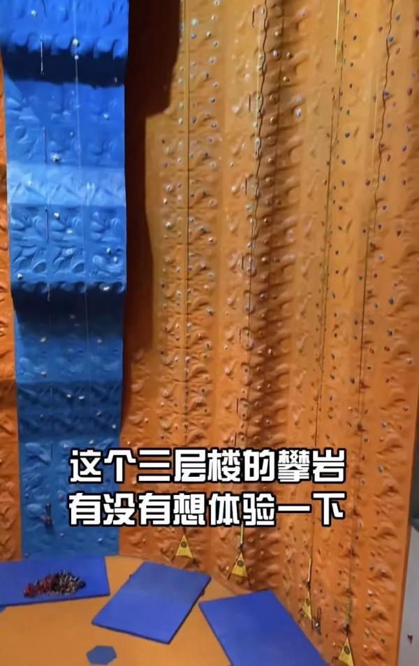 前央視女主持被前輩欺負一幕,戳穿真相:你越弱,世界對你越壞 前央視女主持被前輩欺負一幕,戳穿真相:你越弱,世界對你越壞