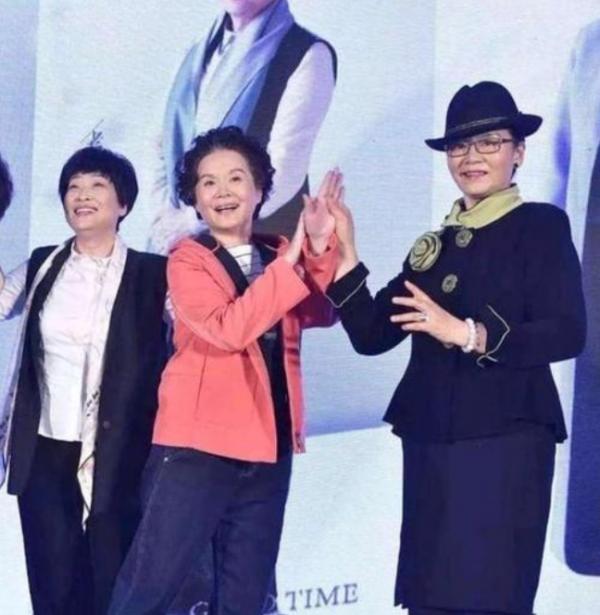 容貌出眾,60歲卻不生孩子的6位女星,楊麗萍為了跳舞拿掉孩子 容貌出眾,60歲卻不生孩子的6位女星,楊麗萍為了跳舞拿掉孩子