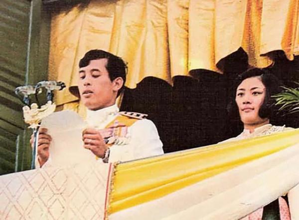 1988年戴安娜訪問泰國,泰王嫌棄肥胖妻子不讓入鏡,頌妃記恨至今 1988年戴安娜訪問泰國,泰王嫌棄肥胖妻子不讓入鏡,頌妃記恨至今