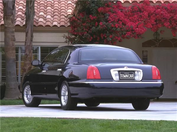 情懷老車之林肯Town Car(城市) 情懷老車之林肯Town Car(城市)