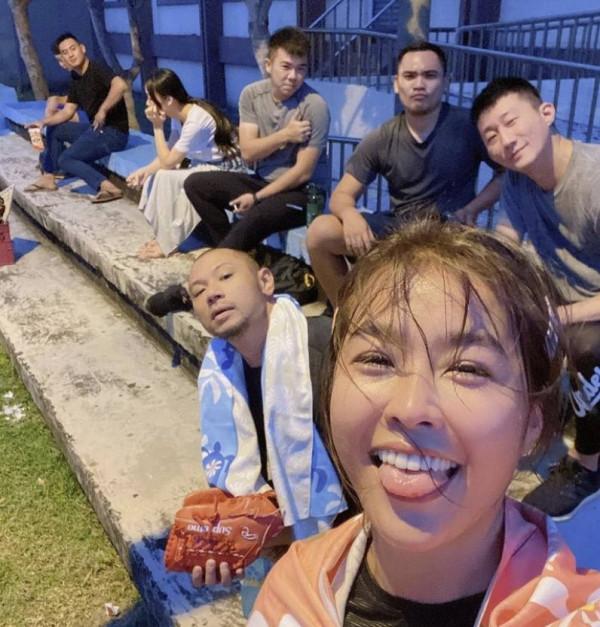 TVB男星轉行賣炸雞,業務不熟差評不斷,40元一隻雞翅被批太貴 TVB男星轉行賣炸雞,業務不熟差評不斷,40元一隻雞翅被批太貴