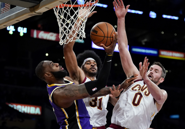 16勝1負！詹皇26+8繼續碾壓騎士，三分10中1也沒事，甜瓜飆24分