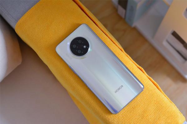 又在擠牙膏?榮耀6000mAh新機沒有66W快充,還等嗎? 又在擠牙膏?榮耀6000mAh新機沒有66W快充,還等嗎?