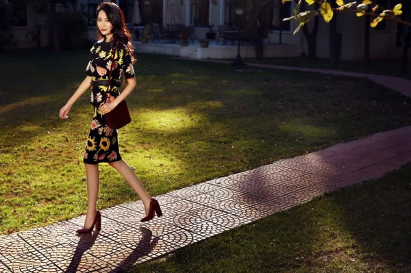 63歲於榮光離婚，娛樂圈有真愛？36歲楊冪：愛情非必選項，但期待