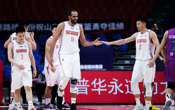 媒體人：內線球員斯特林-曼利接近加盟四川男籃