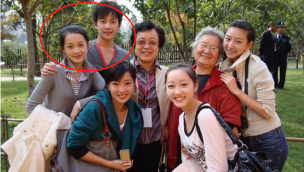 從李沁到趙露思，楊洋的5段戀情緋聞，個個都很有“故事”