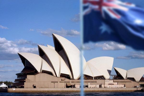 人命沒有經濟重要，澳大利亞疫情失控之際，州長催民眾出門旅遊