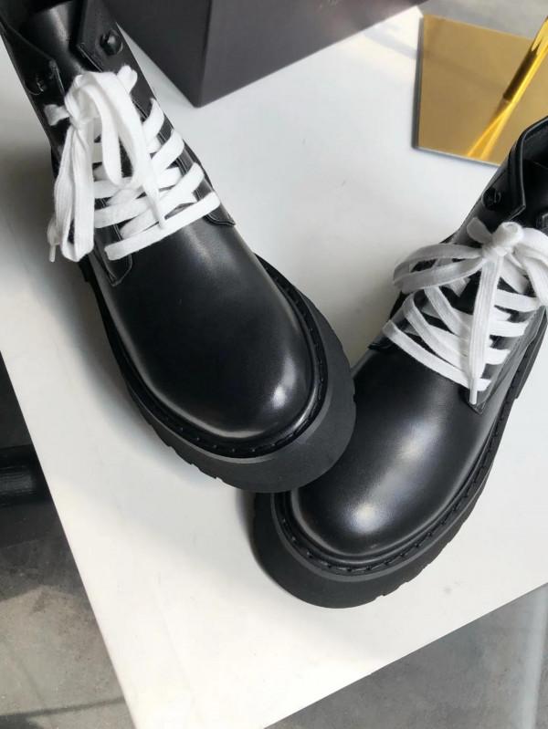 Marsell繫帶黑暗風馬丁靴