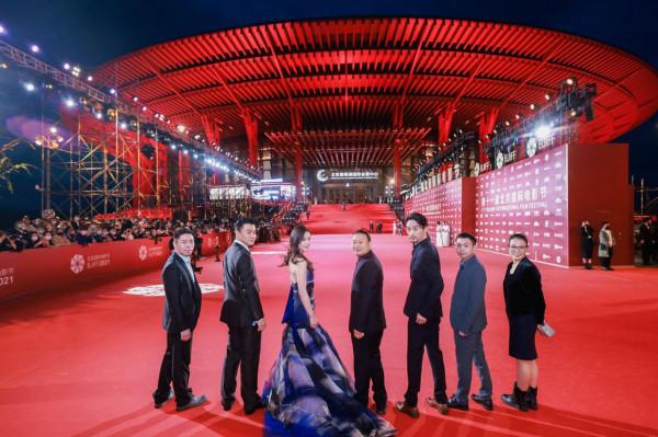 賀剛攜兩部影片亮相北影節開幕紅毯 西裝短髮帥氣儒雅 賀剛攜兩部影片亮相北影節開幕紅毯 西裝短髮帥氣儒雅