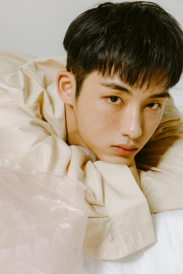 中國藝人在韓務工不易？王怡人艱難打拼，黃仁俊舞臺零鏡頭？