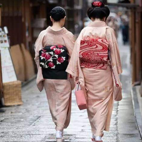 日本豪門兒媳有多難？34歲累到癌症離世，為生兒子慘遭婆家囚禁