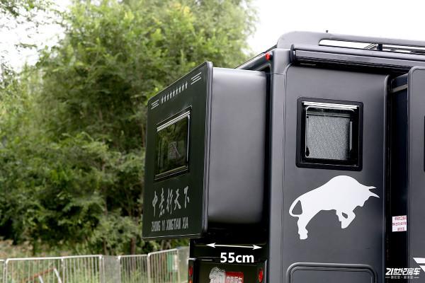 國產6.5T依維柯歐勝底盤加持,穩!實拍2022款中意極致雙拓展房車 國產6.5T依維柯歐勝底盤加持,穩!實拍2022款中意極致雙拓展房車