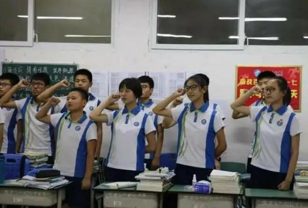 初中生自認為“很美”,在老師眼裡卻很掉價 初中生自認為“很美”,在老師眼裡卻很掉價