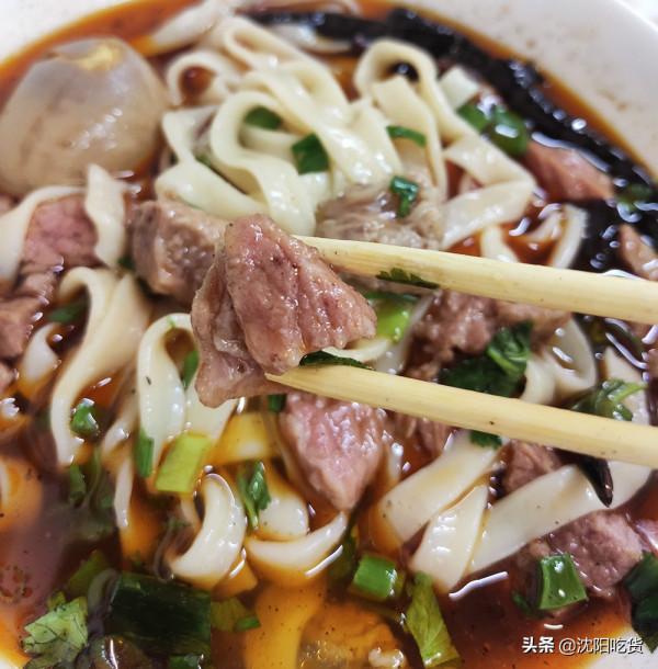 一直不溫不火的板面，加了個牛排咋就這麼受歡迎了呢