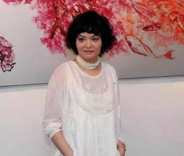 金庸前妻朱玫：事業上的女強人，婚姻中的失意者，生四孩敗給小三