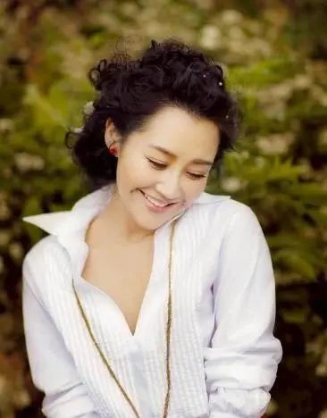 要錢有錢，要貌有貌，這6位大齡女星，結個婚咋就這麼難呢？