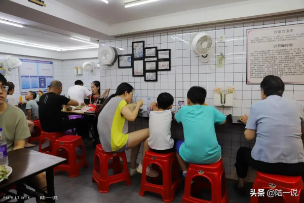 沙蟲沙茶麵好好吃，加肉筋，一碗只要25元，我在廈門八市吃到了