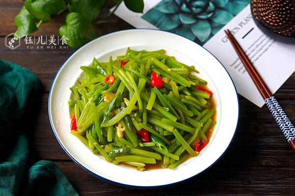 秋天碰上這菜我從不手軟，2塊錢1斤，營養又爽脆下飯，給肉都不換