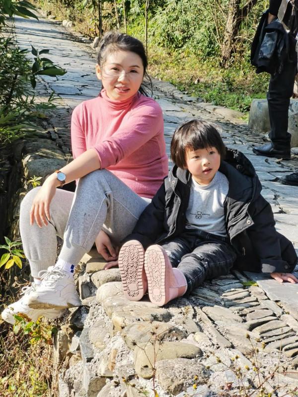 昨天有一夥人在這裡幹……