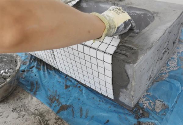 90後姑娘改造毛坯房衛生間，親手完成每個步驟，網友：太能幹了