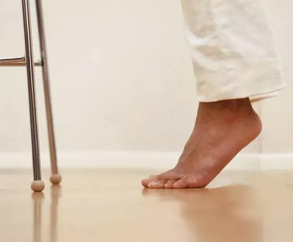 每天堅持踮踮腳，身體輕鬆病痛少