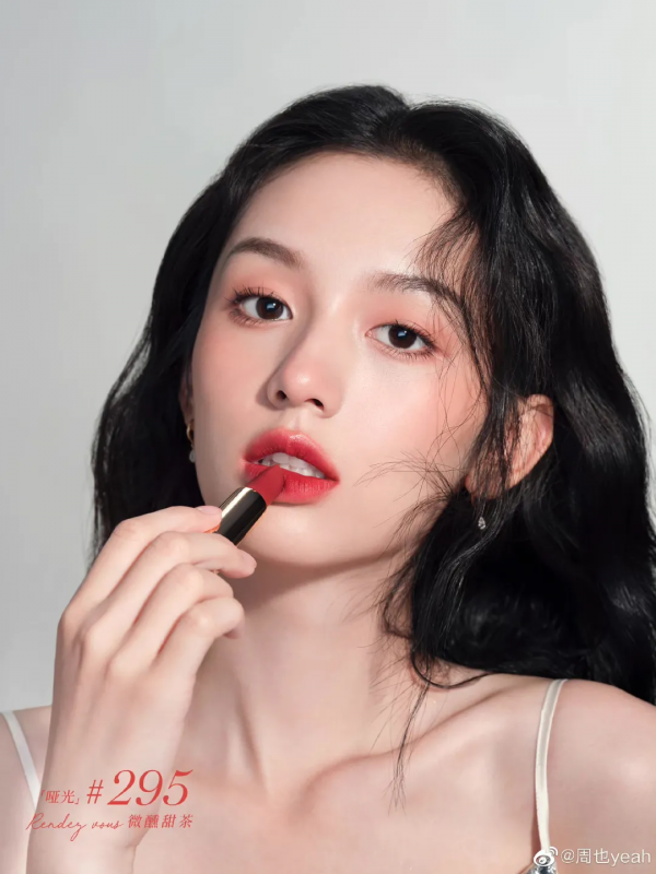 馬丁靴+連衣裙=秋冬王炸組合，顯高顯瘦，時髦慘了