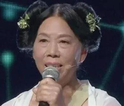 61歲農村醜老太，草根逆襲“星女郎”，出演兩部電影買兩套房