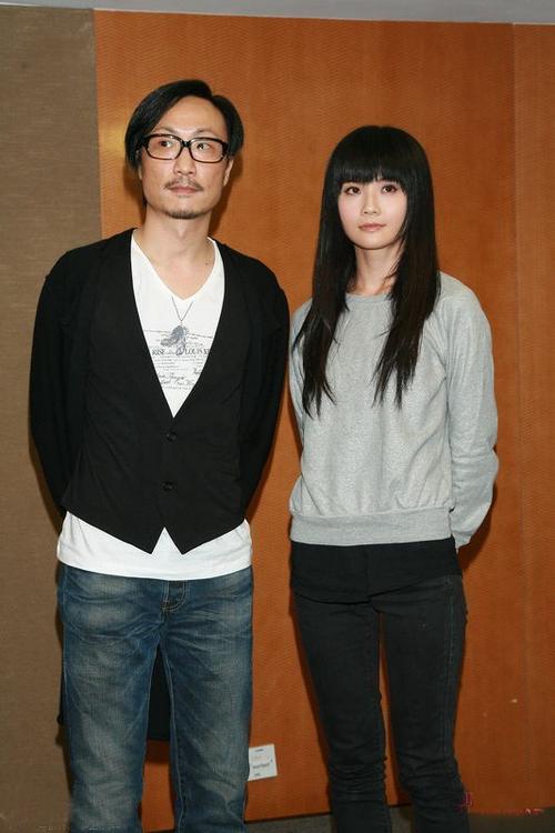 蔡卓妍與關智斌甜蜜過平安夜，約定40歲阿SA未嫁，兩人就在一起