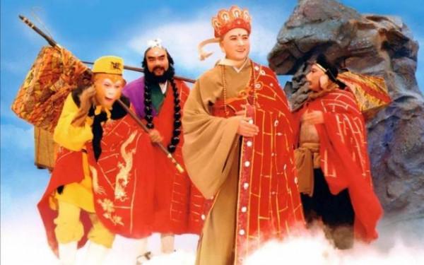 成佛後,唐僧和孫悟空地位反超觀音菩薩?看菩薩頂上的小人是誰 成佛後,唐僧和孫悟空地位反超觀音菩薩?看菩薩頂上的小人是誰