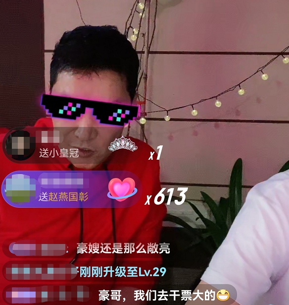 時隔20年，《插翅難逃》張世豪和郭金鳳再次合體，直播人氣超級旺