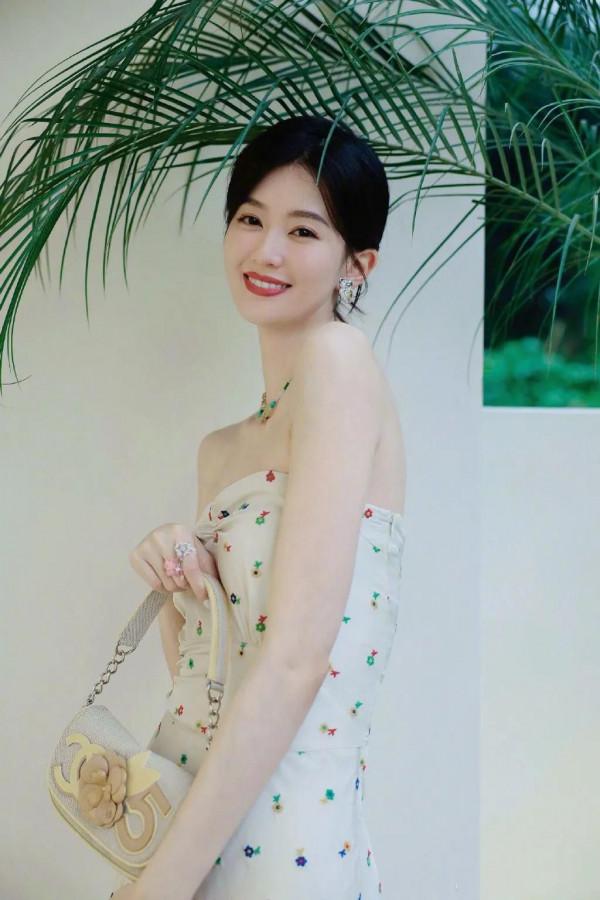 喬欣，膚白貌美的她，妥妥的氣質女神