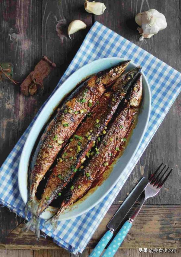 別再把秋刀魚烤著吃了，換種口味，美味鮮香，肉質緊實，讓人驚豔