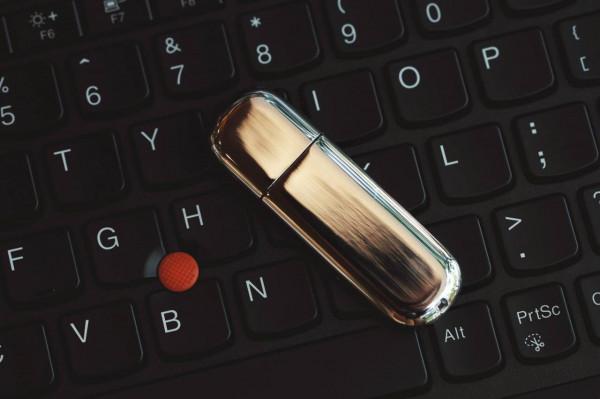 給資料加把鎖 憶捷指紋加密隨身碟體驗分享 給資料加把鎖 憶捷指紋加密隨身碟體驗分享