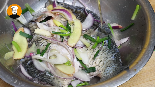 烤魚原來這麼簡單，不用油炸不用烤箱，魚肉鮮嫩入味，香辣過癮